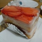 パティスリー イル・プルー・シュル・ラ・セーヌ - イチゴのショートケーキ