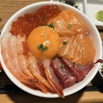 Seafood bar Ermitage - 迫力で負けてない海鮮丼！