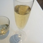 ad hoc  - グラスシャンパン