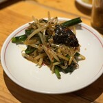 すっぴん - 辛ニラモヤシ炒　取り分け