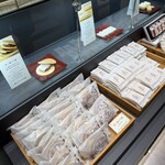松岡軒 - 前回、本店で羽二重餅と和菓子を購入して美味しかったので今回は羽二重餅入りどら焼きをチョイスしましたよ❤️
