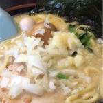 麺匠家 - 刻み生たまねぎ投入