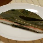 高田屋 - 「はんぶんこ」高田屋の鱒の寿司。