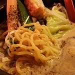 スパイス&ラーメン橙 - 辛口、アブラコテコテ、ニンニクチョイスです。