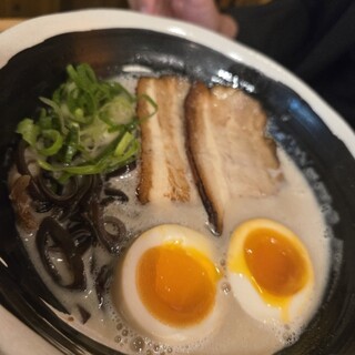濃厚煮干とんこつラーメン 石田てっぺい_1