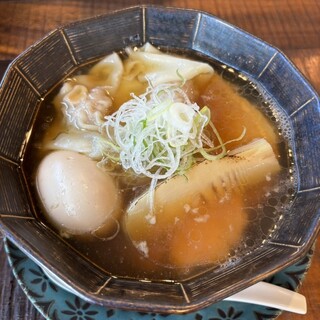 古民家ヌードゥル 黒揚羽森住 - 料理写真:醤油らぁ麺　(味付け煮卵　チャーシュー　雲呑)