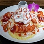 Cafe＆Bar Aina - 人気No.１♡いちごのクリームパンケーキ