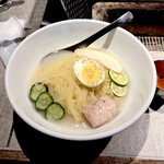 溫八炭火ガーデン - 盛岡冷麺
