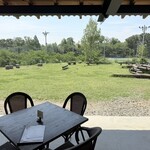 TOKYO FARM VILLAGE FARM BASEL - 店内から裏庭を臨む