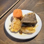 TOKYO FARM VILLAGE FARM BASEL - 牛ポテを取り皿に。