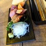サカナとニク オモカジキッチン - 刺身盛り合わせ