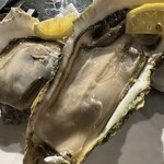 maru 3F - 岩牡蠣と真牡蠣【右 三陸産】