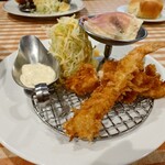 コートレット - 海老フライ　ササミカツ　スナップエンドウと新玉ねぎ生ハムのサラダ