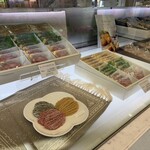 宗家 源 吉兆庵 - 料理写真:店内 ショーケースに並んだお菓子類