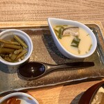 鳥安 - 蕨に季節を感じます
