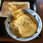 丸亀製麺 - だし玉肉うどん(並）\590