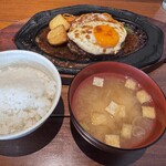 君のハンバーグを食べたい - ご飯、味噌汁、仙台牛100%黒毛和牛のハンバーグ