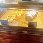 EN/ME - ショーケースにもお菓子