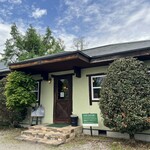 arome - 安曇野市穂高の山麓線沿いにあります
緑いっぱいの一軒家カフェ

【 CAFE arome 】さん。