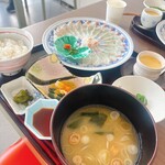 沖海月 - おまかせ御膳1500円は鯛の薄造り