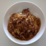 まいばすけっと - 料理写真:『ヱスビー食品』”ルース飯”を白飯に載せて♪
