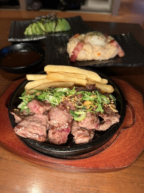 名物 商標登録 豚鉄鍋とうまいもの居酒屋 菜々や 岡本店 （【旧店名