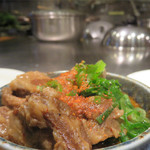 たいちゃんⅢ - すじ煮込み550円。
大振りカット・繊維がほぐれる肉・味甘め・脂多めでイイ♪
