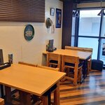ドイツビール居酒屋 ヴァイス - 内観。入って右側。