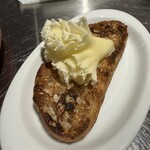 串焼 こはだ - ※チーズパン　４７９円　ビジュアルがすごい。