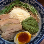 ゆなみ屋 - ジェノバな油そば＋焼豚追加
      イタリアンイメージを覆すイタリアンラーメン（≧∇≦）バジルが滅茶合う(^^)