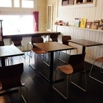 クアドロフェニア - カフェのテーブル席