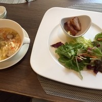中国料理 桃李 - 本日のスープとサラダ（セレクトランチ￥2,300）