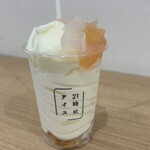 21時にアイス - 料理写真:桃とパンナコッタ
