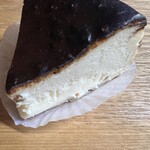 アレ - 燻製はちみつのバスクチーズケーキ　840円