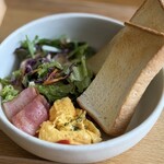煉瓦かふぇ - 料理写真:■Bモーニングプレート （お好きなドリンク＋¥280）パンはトースト。