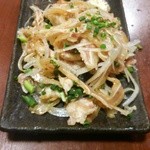 八輪 - ミミガー　沖縄系のBGMが流れているのでお聞きすると、店主の奥様が沖縄ご出身とのこと