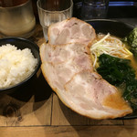 豚骨醤油ラーメン太善 - 