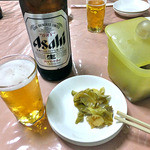 老広東 - 卓上に常備されている搾菜はビールに良く合います（２０１５年３月）