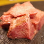 焼肉赤身にくがとう - 厚切りタン