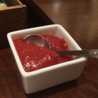 赤坂 津つ井 総本店 - 普通のオムライスは好みの量、ケチャップをかけていただきます。