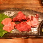 喜喜 - マグロ頭肉刺身盛り合わせ（頬・喉・目元・脳天）