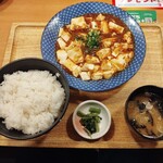 大衆食堂 てんぐ大ホール - たっぷり豆腐の四川麻婆豆腐定食