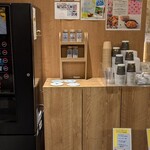 静鉄ホテルプレジオ - ドリンク写真:フロント前のドリンクコーナー