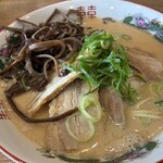 博多金龍 - 料理写真:チャーシュー麺 840円
キクラゲ 100円←トッピング