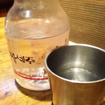 Hanuri - この水のボトルとステンレスのグラスが韓国っぽくて好きだわー