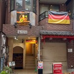 ドイツビール居酒屋 ヴァイス - 階段で2階へ。