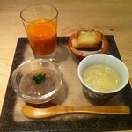 ゆう - 【5th Visit】旬のものを豆皿：左上から時計回りで黒田五寸人参のスープ、アスパラとモッツアレラの春巻き、蕪のスープ、蒟蒻芋で作ったこんにゃく