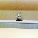 豪龍久保 - (2015.3) 店内（正面に春の花）