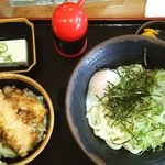 どん天 - 釜玉うどんののどごしチュルチュル通ってかんかったから、だし醤油より和風ドレッシング掛けて食べたよね！

天丼美味しかったよ◎

でも、コレで630円だでね！