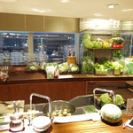 やさい家めい - お野菜が並ぶカウンター